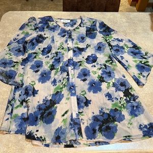 Women’s Anis.A long blouse, size small